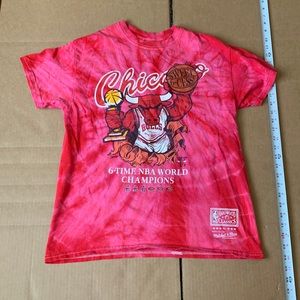 Chicago Bulls red Tie Dye graphic T-shirt Size: M